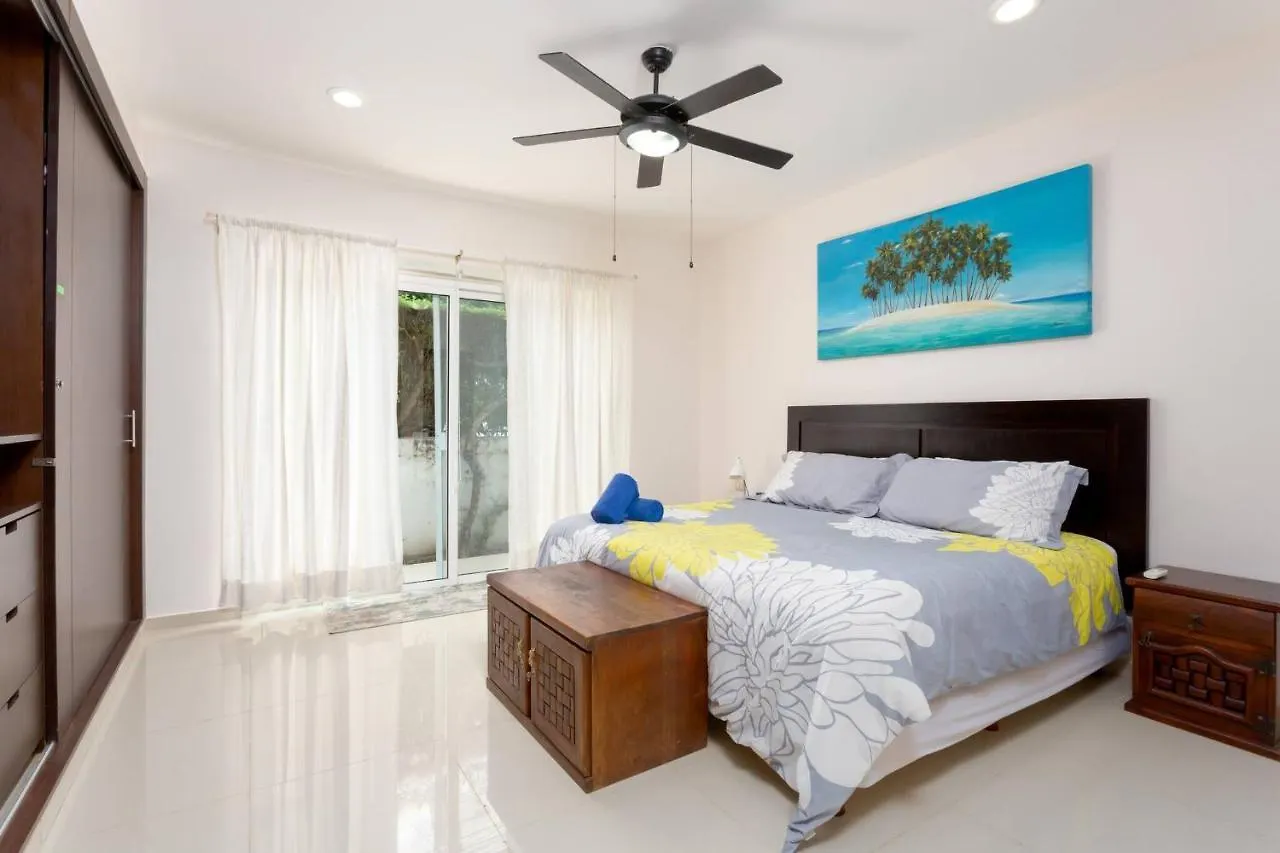 Affordable 1 Bedroom Condo For Families - Near 5Th Playa del Carmen Mexiko