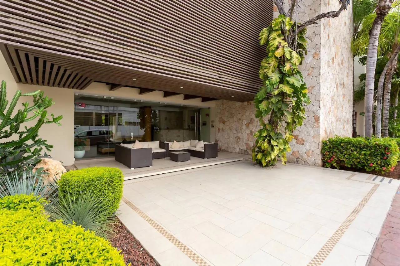 Affordable 1 Bedroom Condo For Families - Near 5Th Playa del Carmen Mexiko